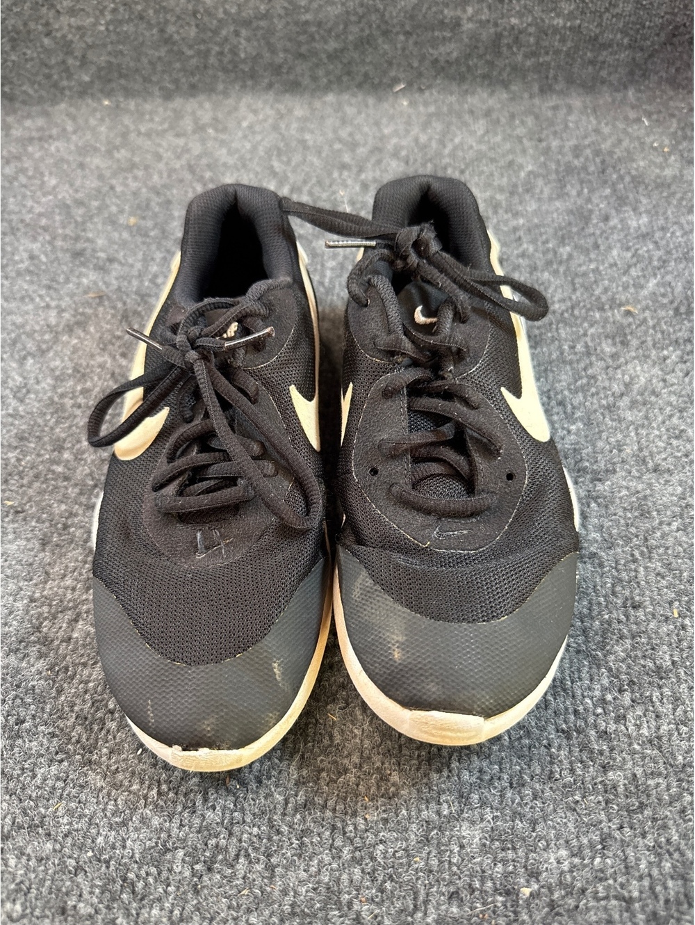 Nike Air Max Bella TR 2 Women’s Size 6 Black Gold Training Workout Shoes